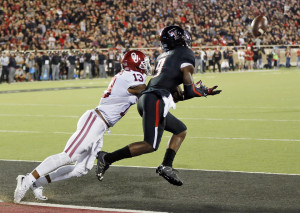 Texas Tech's Jonathan Giles (9) makes a touchdown catch against Oklahoma's Ahmad Thomas (13) in the third quarter of a college football game between the University of Oklahoma Sooners (OU) and Texas Tech Red Raiders at Jones AT&T Stadium in Lubbock, Texas, Saturday, Oct. 22, 2016. OU won 66-59. Photo by Nate Billings, The Oklahoman
